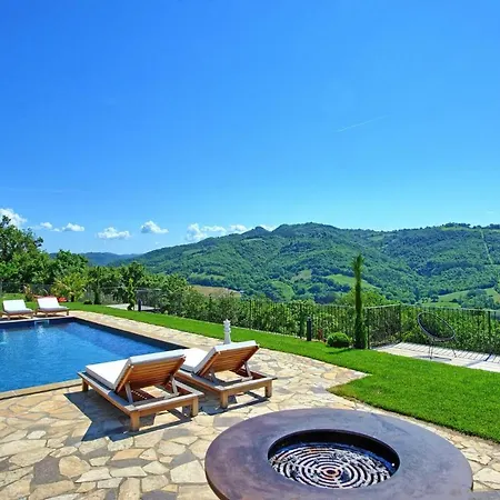 Montone Villa Sleeps 12 With Pool Air Con And Wifi 빌라 몬토네