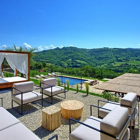 Montone Villa Sleeps 12 With Pool Air Con And Wifi 빌라 몬토네