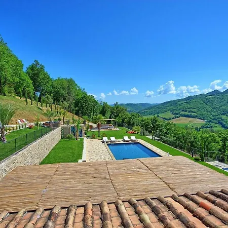 Montone Villa Sleeps 12 With Pool Air Con And Wifi