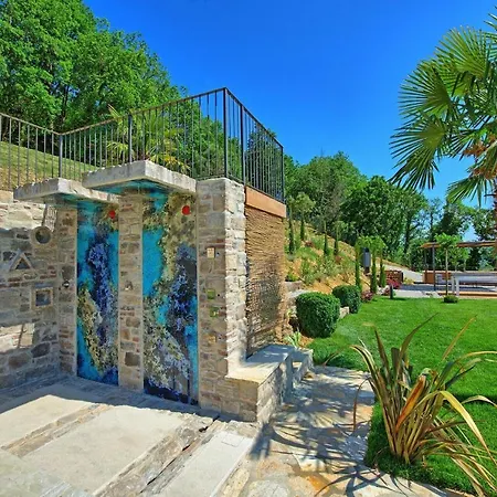 Montone Villa Sleeps 12 With Pool Air Con And Wifi * Montone (Umbria)