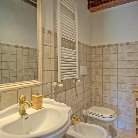 Montone Villa Sleeps 12 With Pool Air Con And Wifi 빌라 몬토네
