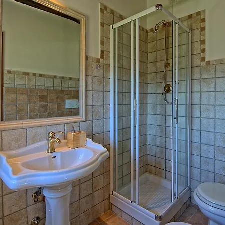 Montone Villa Sleeps 12 With Pool Air Con And Wifi Villa Montone (Umbria)