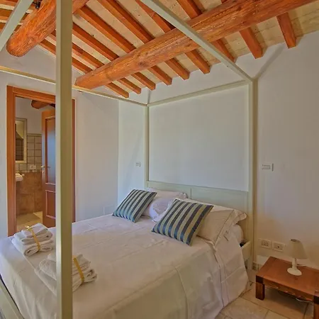Montone Villa Sleeps 12 With Pool Air Con And Wifi 빌라