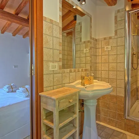 빌라 Montone Villa Sleeps 12 With Pool Air Con And Wifi 몬토네