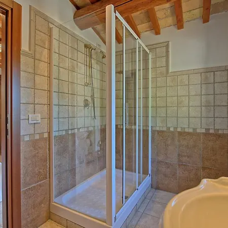 Montone Villa Sleeps 12 With Pool Air Con And Wifi 빌라 몬토네